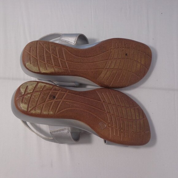 Easy Spirit Women's Silver Leather‎ Hazel Wedge Sandal Slingback Shoes Size 7M - Picture 7 of 7